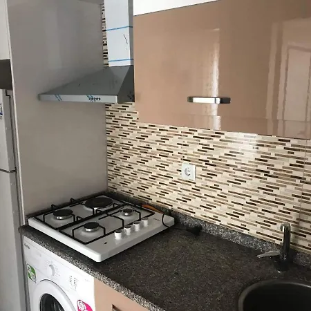 Gazde/Camere de închiriat Furnished Near Akdenize University *