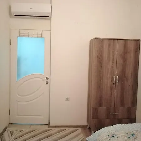 Furnished Near Akdenize University Gazde/Camere de închiriat *
